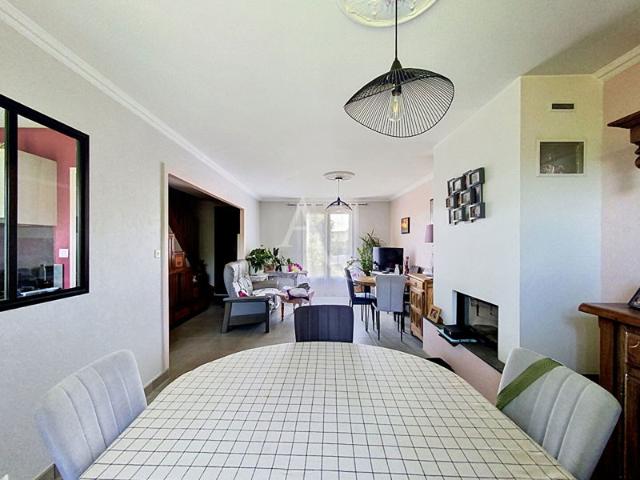 Maison Montreuil Juigne 7 pièce s 128 m2
