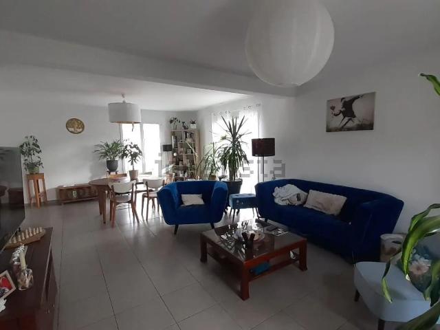 Maison, Montreuil sous Pérouse