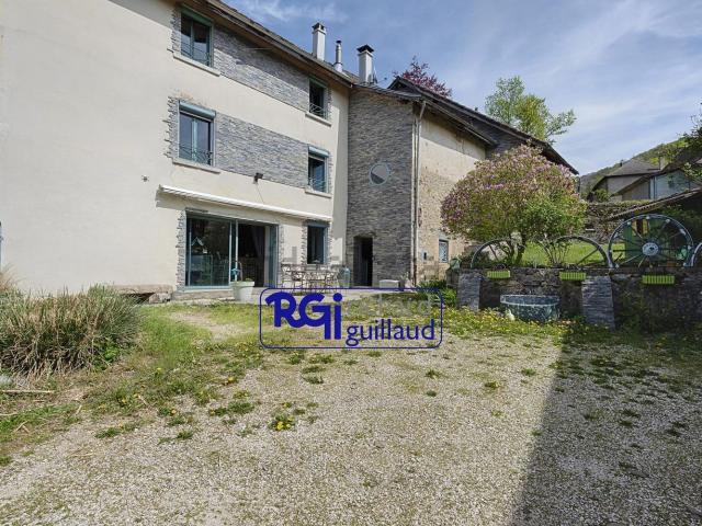 Maison, Montrevel