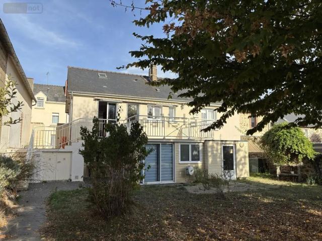 Maison, Montsûrs