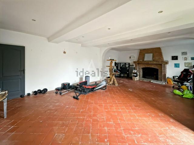 Maison, Morgny