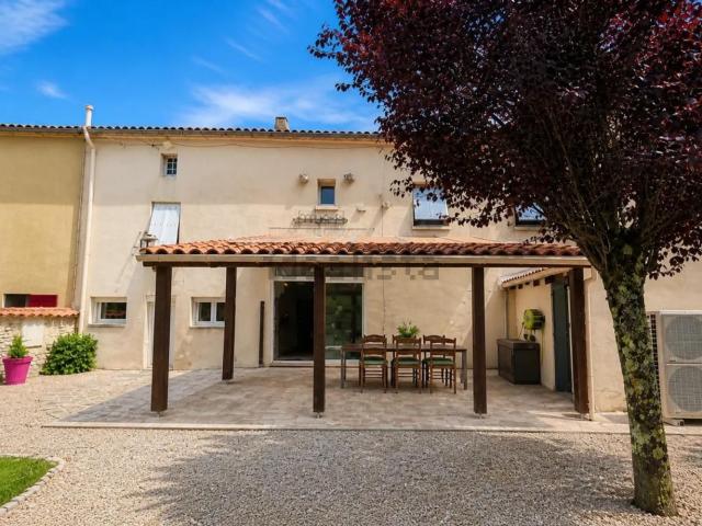 Maison, Mornac