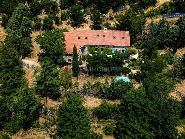 Maison, Mosset
