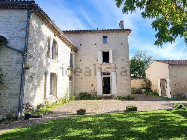 Maison, Matha