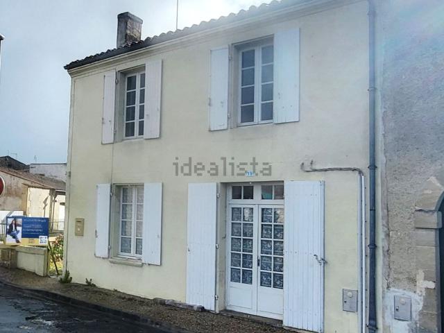 Maison, Matha