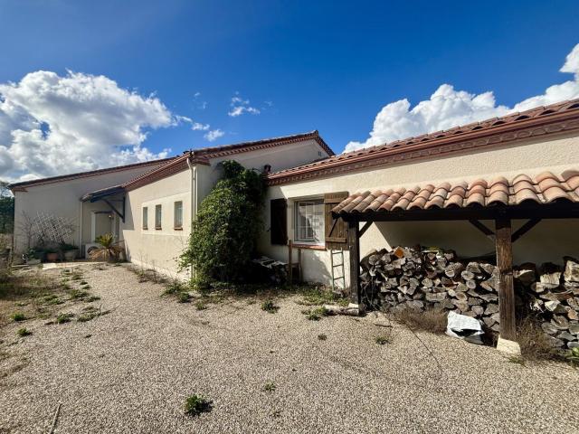 Maison, Mauroux