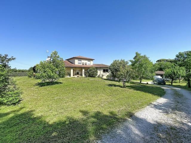 Maison, Caraman