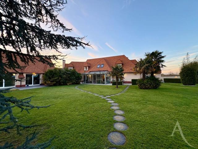 Maison, May sur Orne
