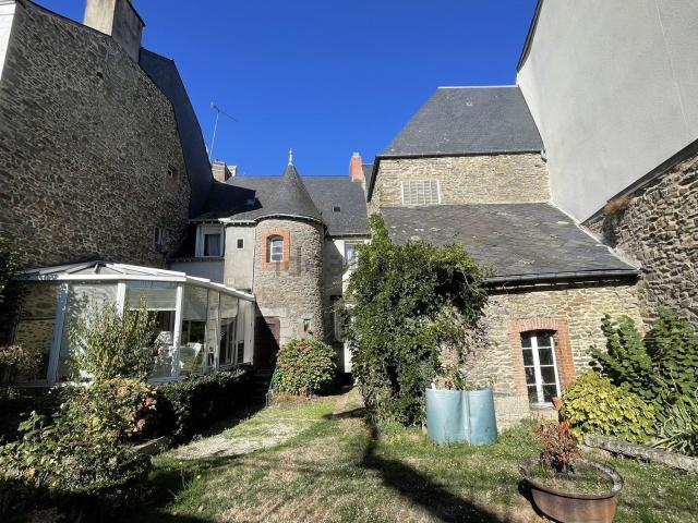 Maison, Mayenne
