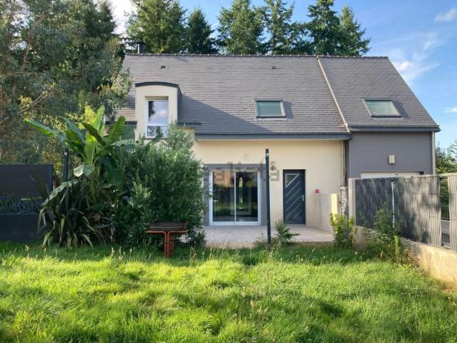 Maison, Maen Roch
