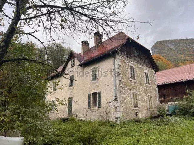 Maison, Magland