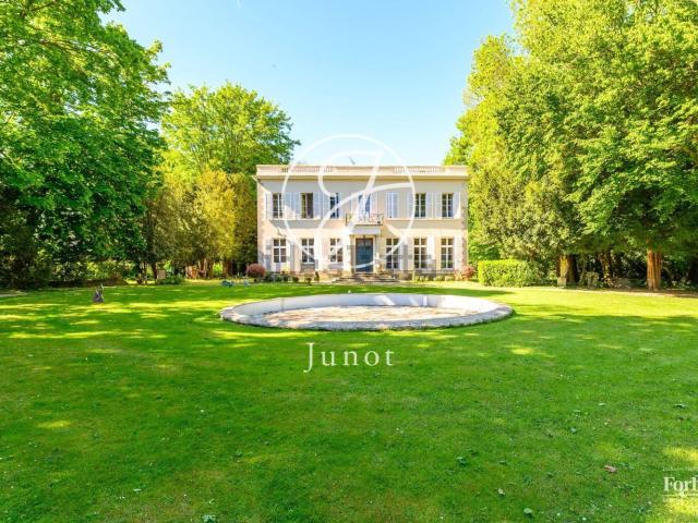 Maison, Maison Rouge