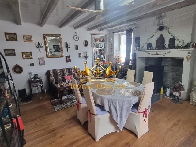 Maison, Mairé