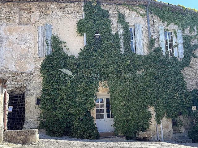 Maison, Malemort du Comtat