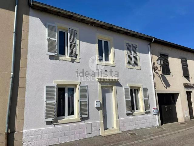 Maison, Manom