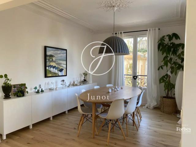 Maison Mansart rénovée à Montmorency 325m² Montmorency
