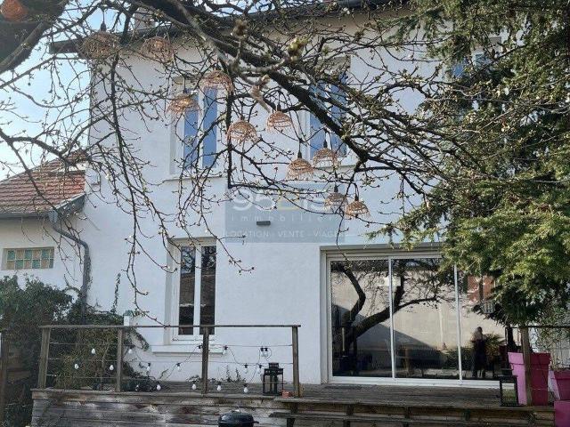 Maison meublé avec Piscine 15 rue Général André 69008 LYON