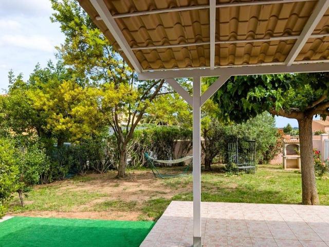 Maison meublé de plein pied avec terrasse et jardin