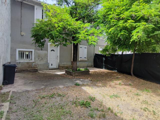 Meublé de 72m2 avec une cour privative de 80m2