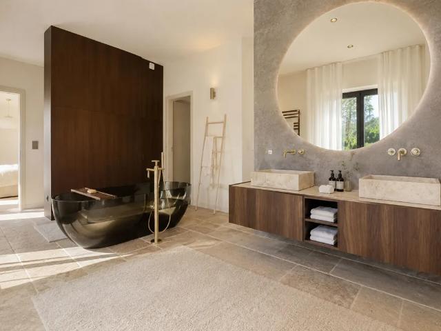 MAISON MEUBLEE 520M²