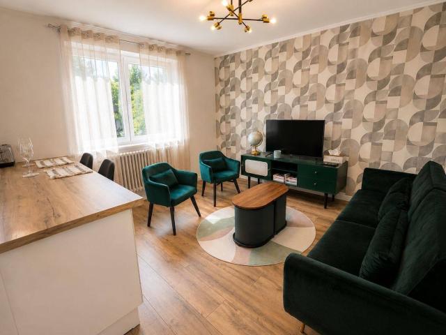 Maison meublée 5 pièces – 100 m² avec grand jardin clôturé à Saint Genis Pouilly, à 5 min du CERN et 15 min du centre ville de Genève