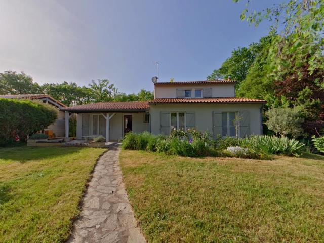 Maison meublée 5 pièces 196 m²