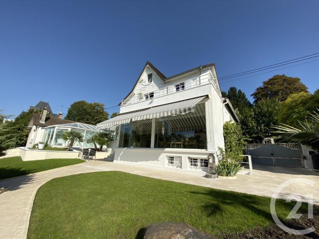 Maison meublée 5 pièces 233 m²