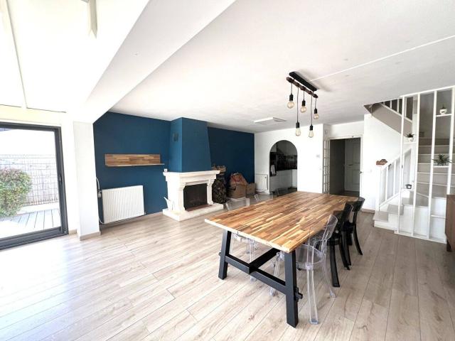 Maison meublée 6 pièces 103.73 m2 Voisins le Bx