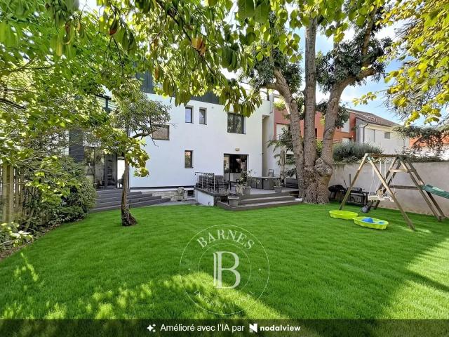 Maison meublée 6 pièces 216 m²