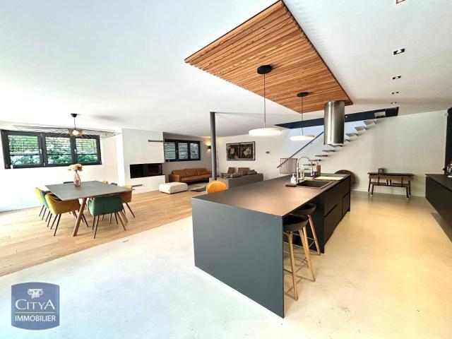 Maison meublée 6 pièces 221 m²