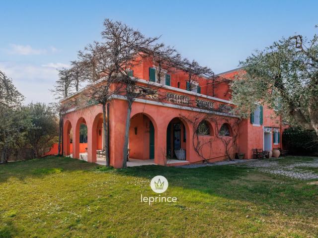 Maison meublée 6 pièces 264 m²