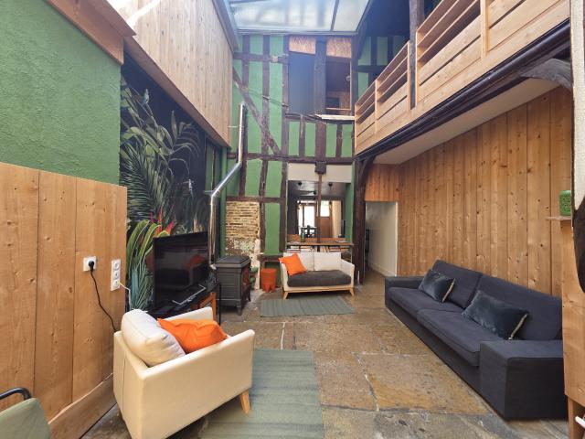 Maison meublée 6 pièces 3 Chambres+bureau avec terrasse TROYES CENTRE VILLE