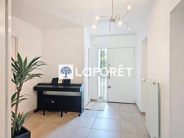 Maison meublée 7 pièces 161.30m2 Saint Nom La Breteche
