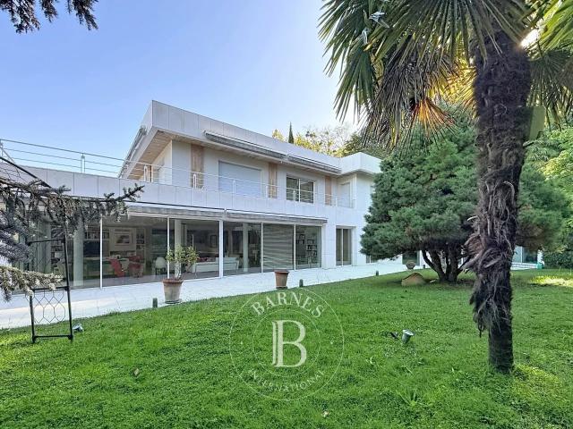 Maison meublée 8 pièces 679 m²