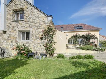 Maison meublée 8 pièces 219 m²