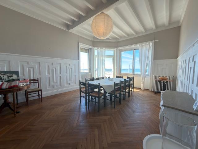 Maison meublée 9 pièces 307 m²