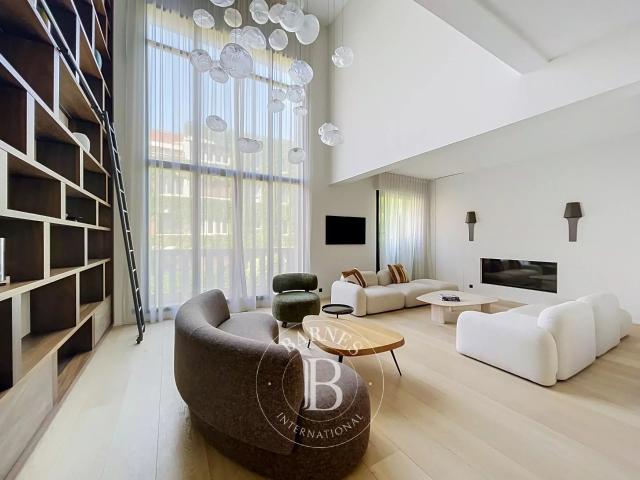 Maison meublée 9 pièces 319 m²