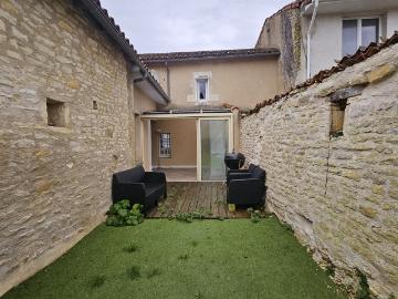 MAISON MEUBLEE 101 M2 YVERSAY 86170