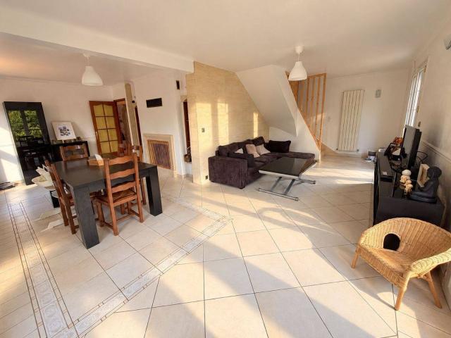 Maison meublée 128 m² – 3 chambres + espace bureau – jardin – garage – Orry la Ville