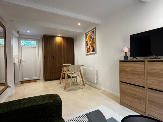 Maison meublée 26 m² avec 95 m² d'extérieur et parking, 5 min RER B Massy Palaiseau