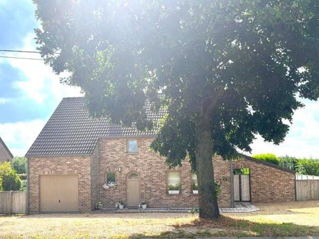 Maison meublée 3 chambres avec grand jardin à Taviers