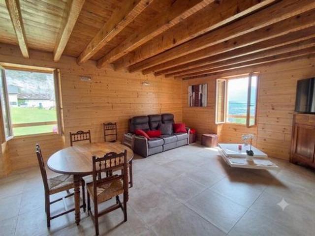 Maison meublée T3 duplex de 77 m2 habitable avec 2 chambres sur la commune de St Christophe La Grotte 73