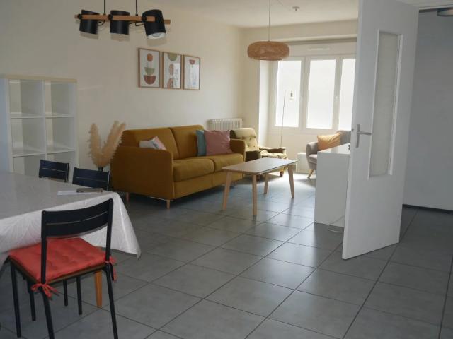 Maison meublée très bon état proche centre ville CHOLET