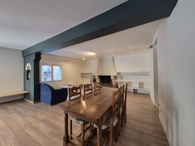 MAISON MEUBLEE AVEC 3 CHS ET JARDIN