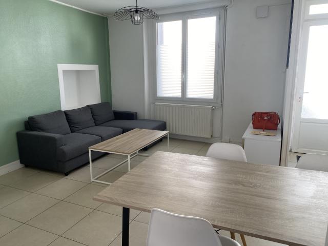 Maison meublée, centre ville COGNAC, en location avec deux terrasses 2 chambres et un bureau