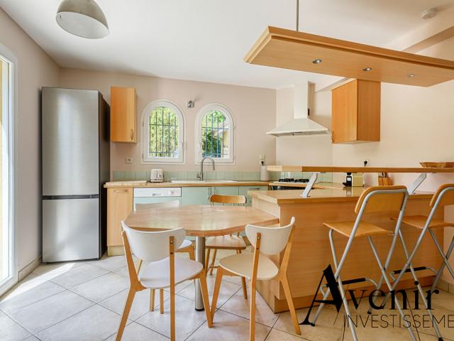 Maison meublée Collonges au Mont d'Or 177 m² terrain 1869m² Collonges au mont d or