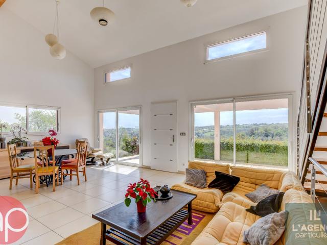 Maison meublée de 160m2 sur les hauteurs de Castanet, vue Pyréenées avec piscine