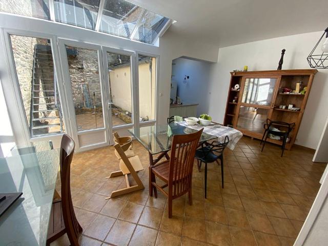 MAISON MEUBLEE DE TYPE F6 A LOUER DE 149M2 PROCHE DE L HYPER CENTRE DE CHERBOURG
