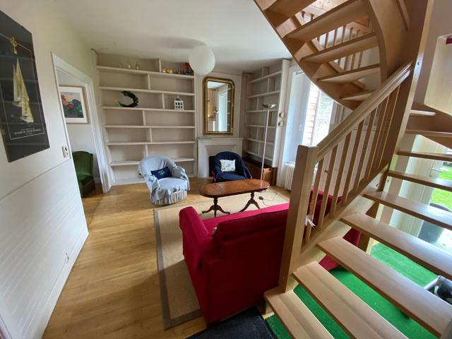 MAISON MEUBLEE DE TYPE F6 DE 102M2 SITUEE DANS LE CENTRE DE CHERBOURG PROCHE ECOLES