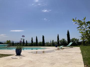 MAISON MEUBLEE DE TYPE 4, A LA CAMPAGNE, AVEC UNE BELLE VUE, UN JARDIN CLOS ET UNE PISCINE A LARNAGE 26600